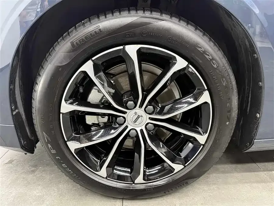 Volvo S60 2022 B4 Zhiyi Luxury Edition 2022 — миниатюра 5