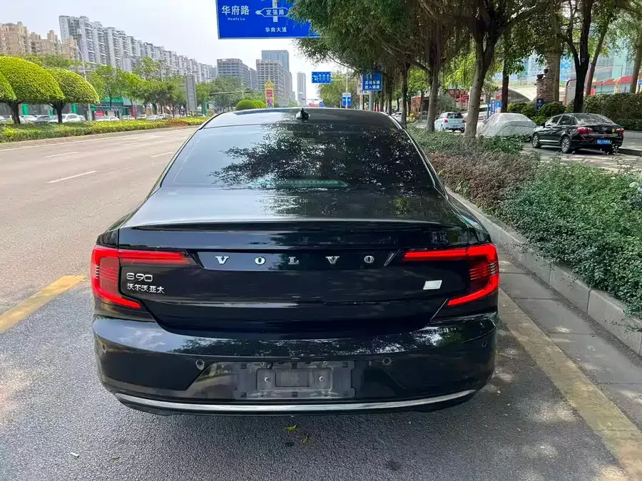 Volvo S90 plug-in hybrid 2023 T8 plug-in hybrid four-wheel drive long-range Zhiyi luxury version 2023 — миниатюра 2