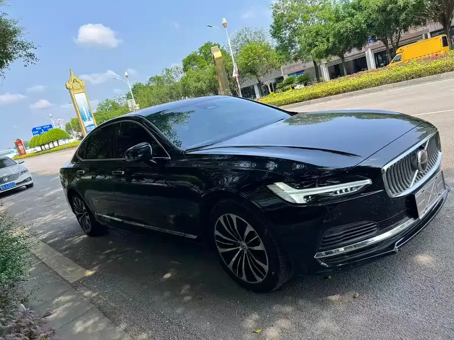 Volvo S90 plug-in hybrid 2023
