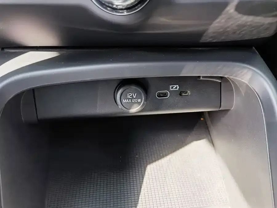 Volvo XC40 2024 B3 Zhiyuan Luxury Edition 2024 — миниатюра 4
