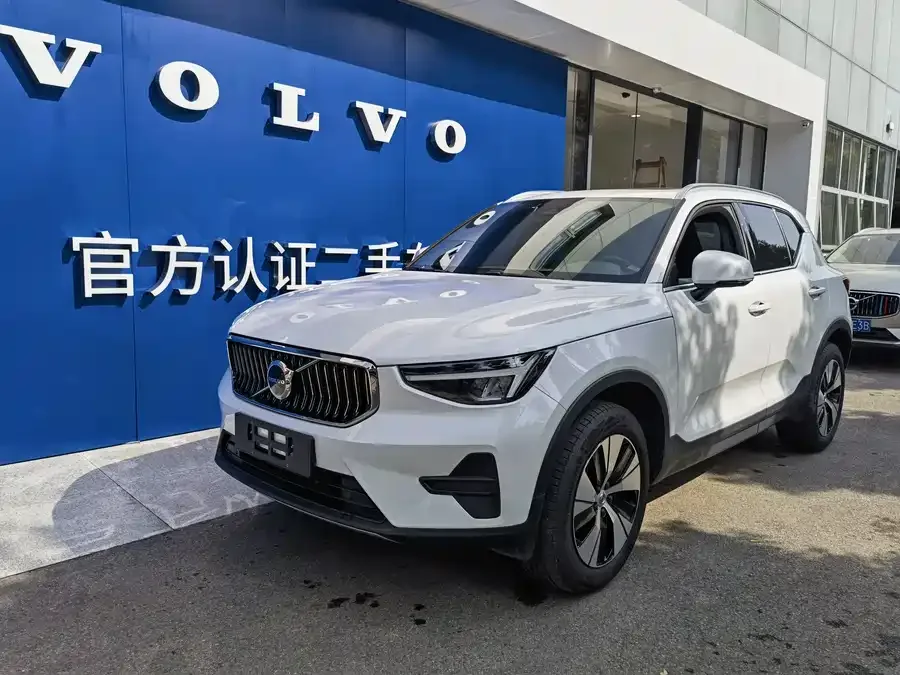 Volvo XC40 2024 B3 Zhiyuan Luxury Edition 2024 — фото 1, купить с доставкой в Москву