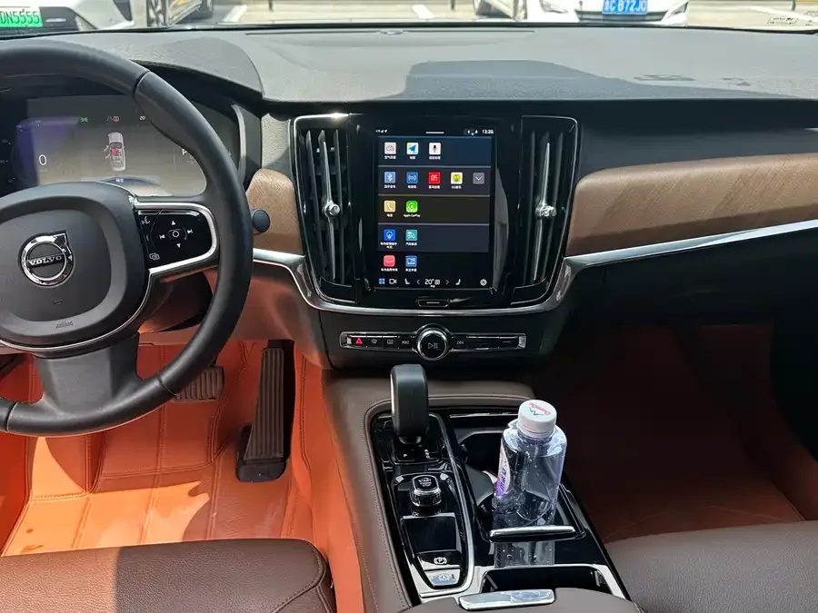 Volvo S90 plug-in hybrid 2024 plug-in hybrid four-wheel drive long-range Zhiyi luxury version 2024 — миниатюра 3