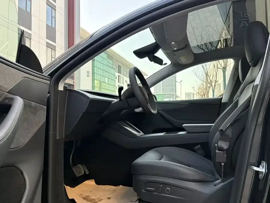 Tesla Model Y Model Y 2026 Rear-Wheel Drive 2026 — миниатюра 4
