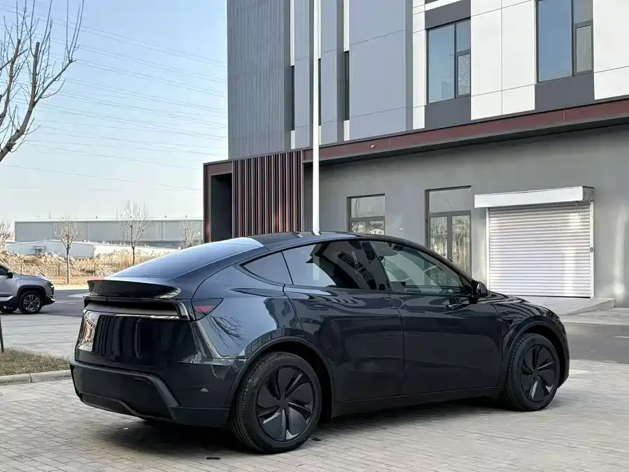 Tesla Model Y Model Y 2026 Rear-Wheel Drive 2026 — миниатюра 5