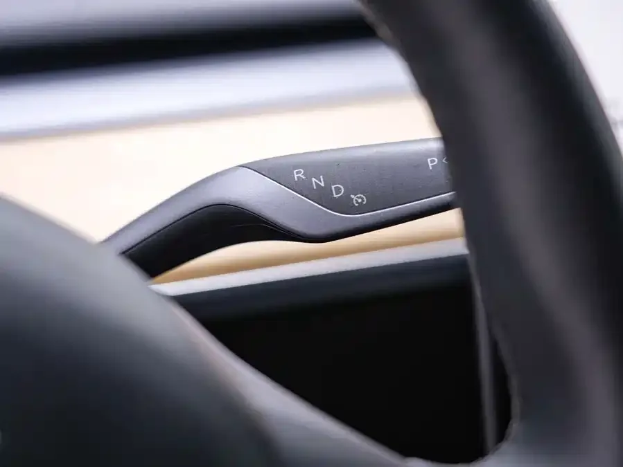 Tesla Model Y Model Y 2021 Standard Range Rear-wheel Drive Version 2022 — миниатюра 5