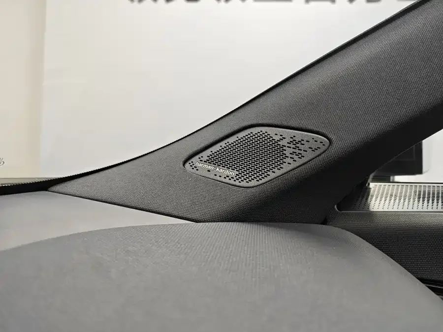 Lynk & Co 08 EM-P Lynk & Co 08 EM-P 2026 Model 210 AWD Performance Ultra H7 2025 — миниатюра 3