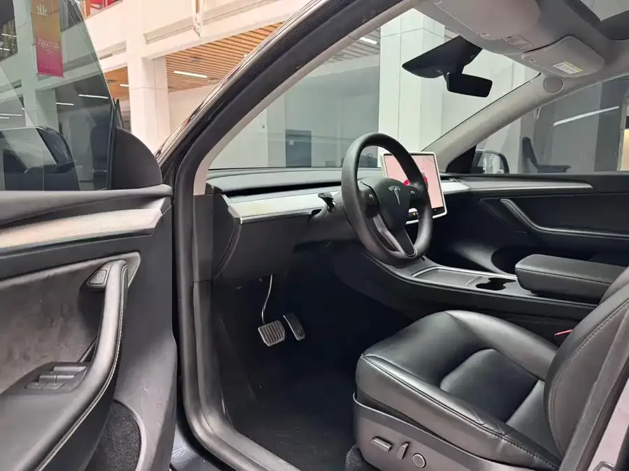 Tesla Model Y Model Y 2024 rear-wheel drive version 2024 — миниатюра 3
