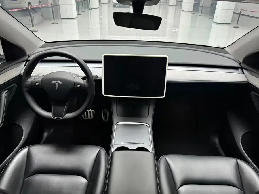Tesla Model Y Model Y 2024 rear-wheel drive version 2024 — миниатюра 4