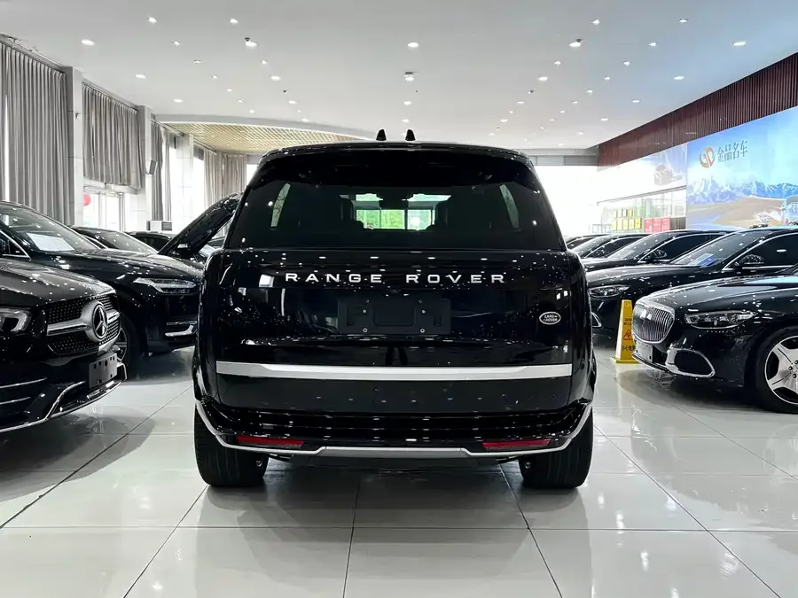 Land Rover Range Rover Range Rover 2024 3.0 L6 400PS Genesis Extended Edition 2024 — миниатюра 2