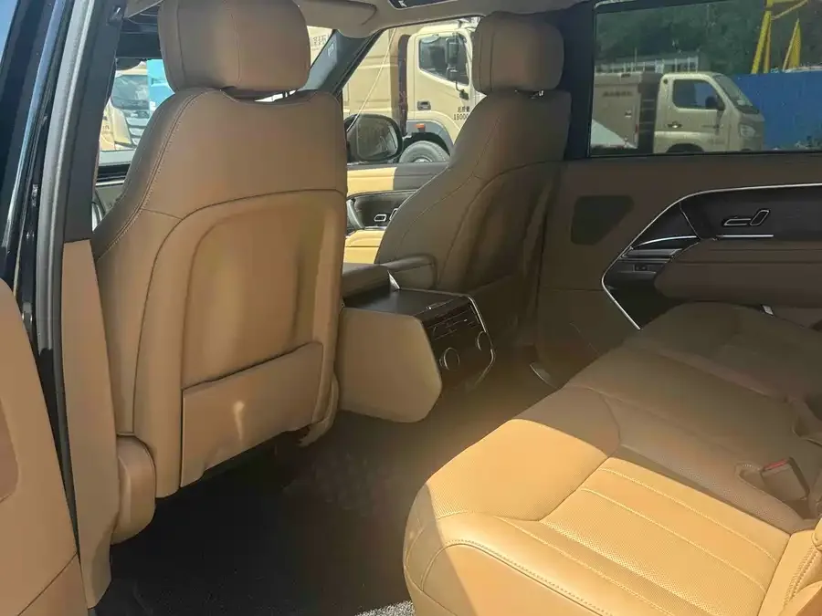 Land Rover Range Rover Range Rover 2025 3.0 L6 400PS Grand Edition 2025 — миниатюра 2