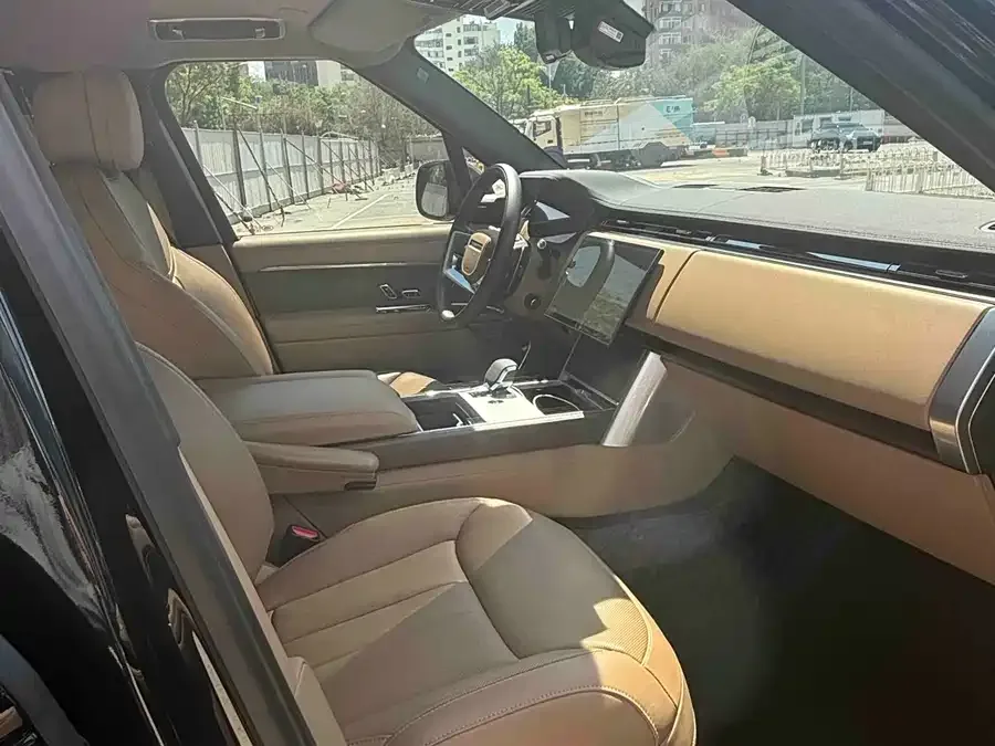 Land Rover Range Rover Range Rover 2025 3.0 L6 400PS Grand Edition 2025 — миниатюра 4
