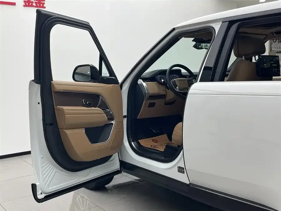 Land Rover Range Rover Range Rover 2024 3.0 L6 400PS Extended Edition 2024 — миниатюра 4