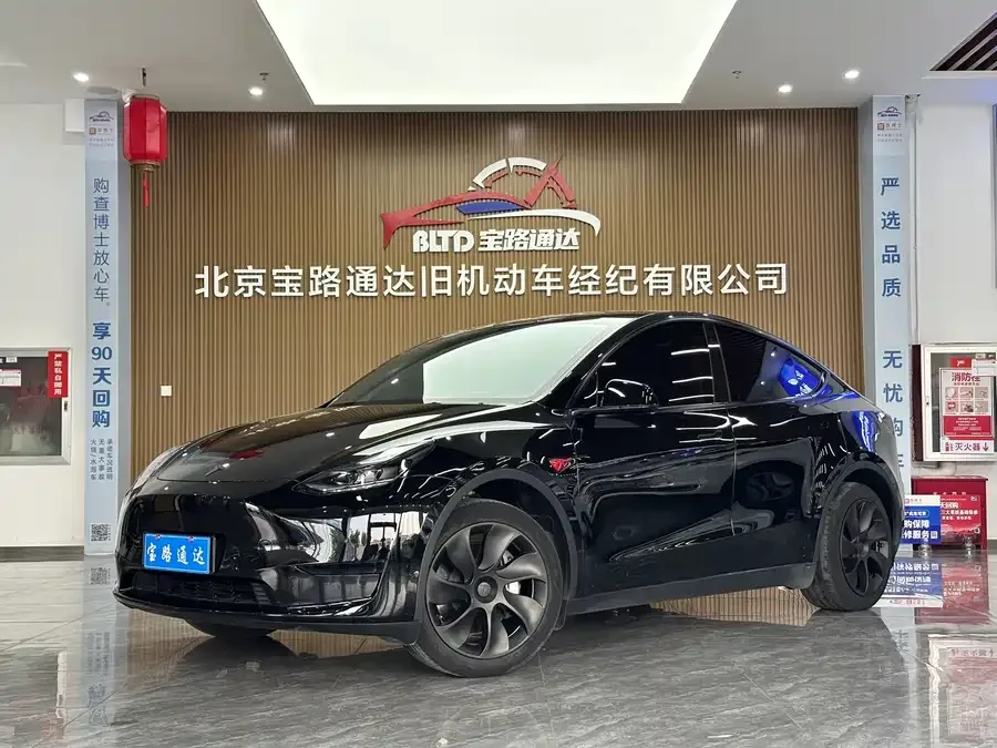 Tesla Model Y 2024