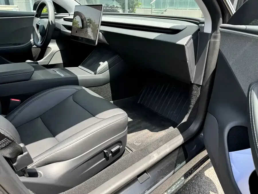 Tesla Model 3 Model 3 2023 rear-wheel drive version 2024 — миниатюра 4