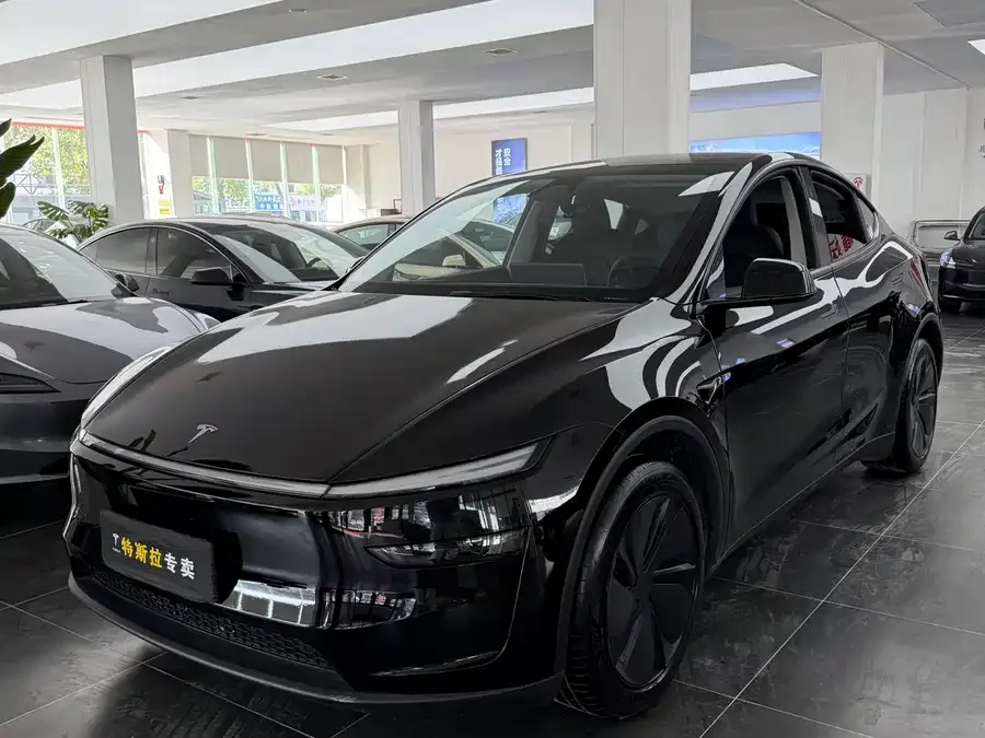 Tesla Model Y 2025