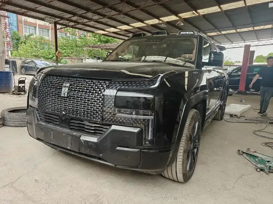 BYD U8 L 2025