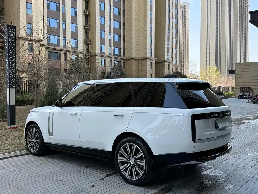 Land Rover Range Rover Range Rover 2023 3.0 L6 400PS Genesis Extended Edition 2022 — миниатюра 2
