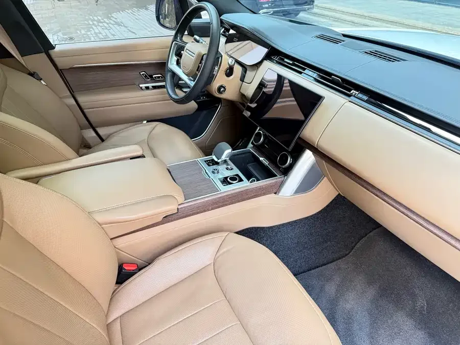 Land Rover Range Rover Range Rover 2023 3.0 L6 400PS Genesis Extended Edition 2022 — миниатюра 3