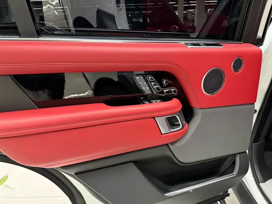 Land Rover Range Rover Range Rover 2022 3.0 L6 400PS Honor Creation Extended Edition 2022 — миниатюра 3