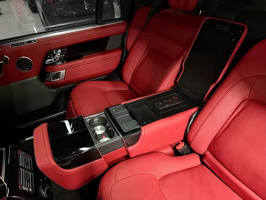 Land Rover Range Rover Range Rover 2022 3.0 L6 400PS Honor Creation Extended Edition 2022 — миниатюра 5