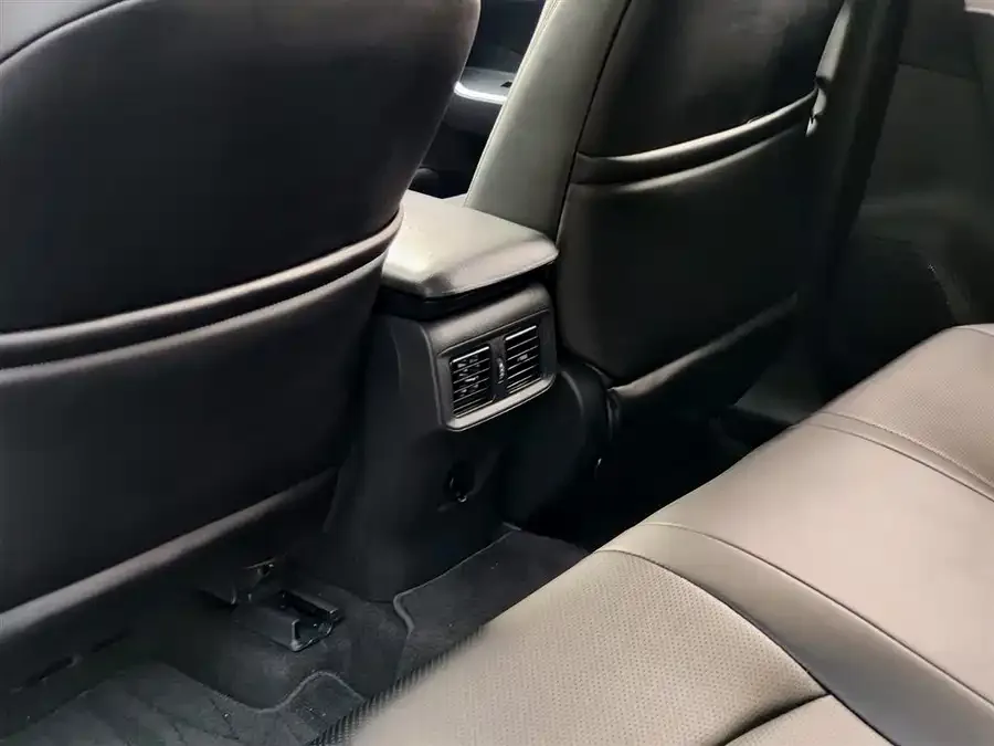 Toyota Wildlander Wildlander 2022 facelift 2.0L CVT two-wheel drive leading version 2022 — миниатюра 3