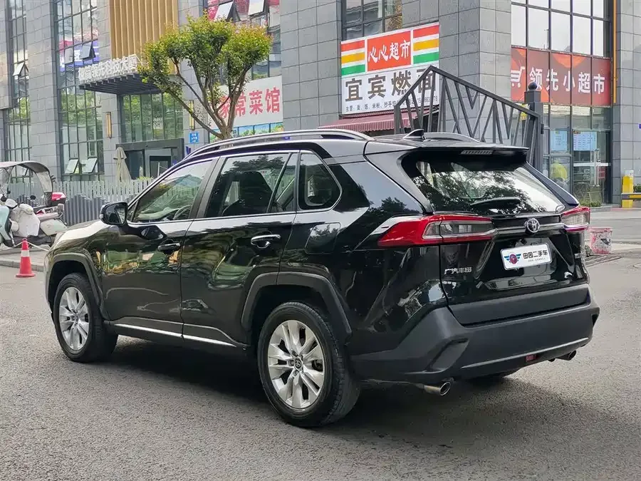 Toyota Wildlander Wildlander 2022 facelift 2.0L CVT two-wheel drive leading version 2022 — миниатюра 4