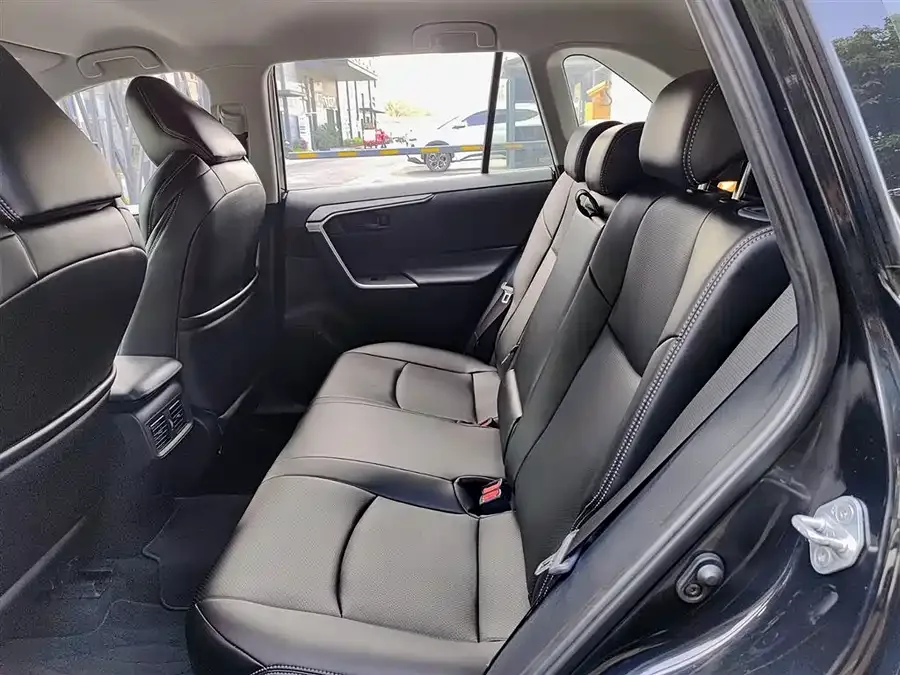 Toyota Wildlander Wildlander 2022 facelift 2.0L CVT two-wheel drive leading version 2022 — миниатюра 5