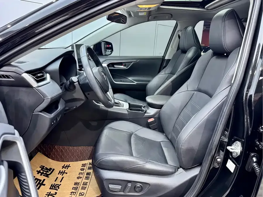 Toyota Wildlander Wildlander 2022 2.0L CVT 2WD Luxury PLUS Edition 2022 — миниатюра 3