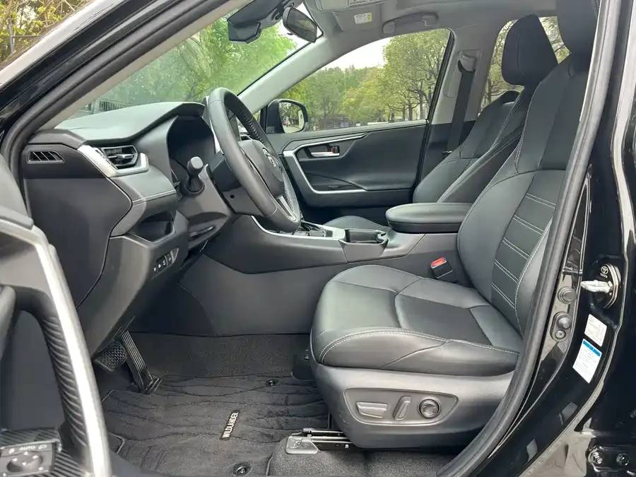 Toyota Wildlander Wildlander 2022 2.0L CVT 4WD Luxury PLUS Edition 2022 — миниатюра 2