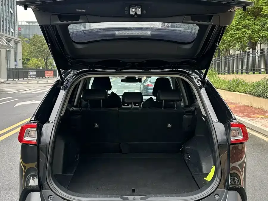 Toyota Wildlander Wildlander 2022 2.0L CVT two-wheel drive technology version 2023 — миниатюра 4