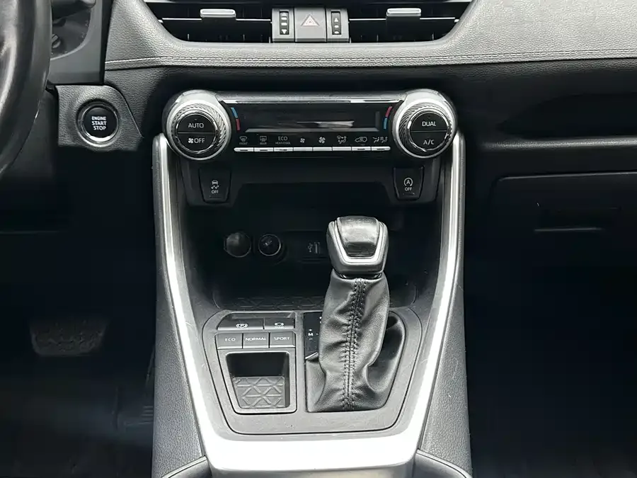 Toyota Wildlander Wildlander 2022 2.0L CVT two-wheel drive technology version 2023 — миниатюра 5