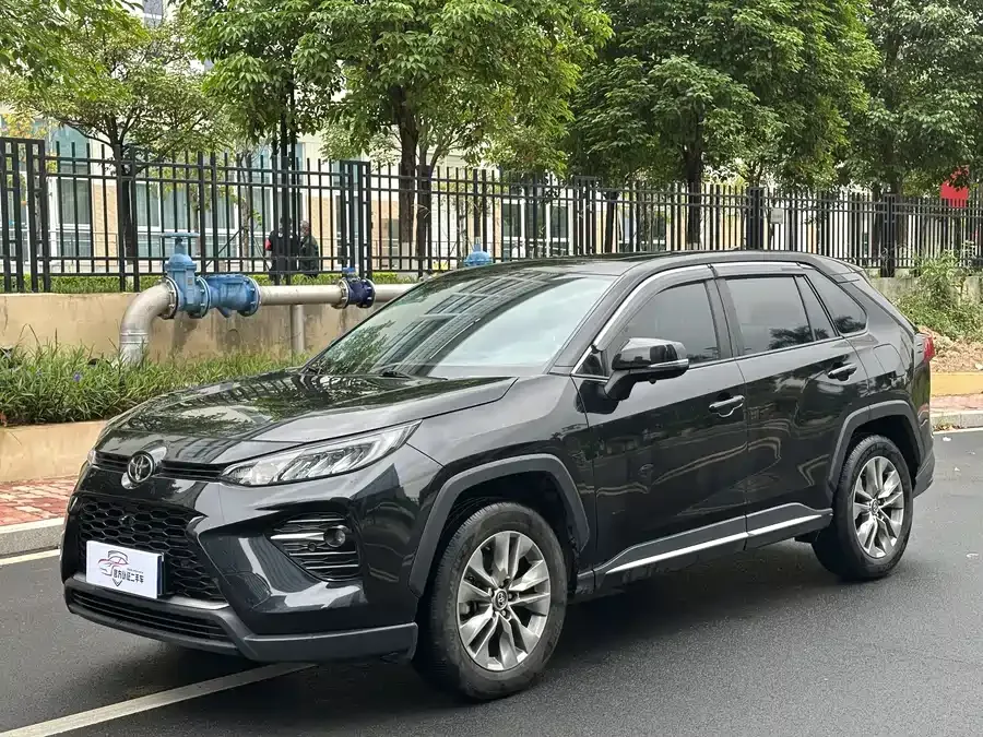 Toyota Wildlander Wildlander 2022 2.0L CVT two-wheel drive technology version 2023 — фото 1, купить с доставкой в Москву