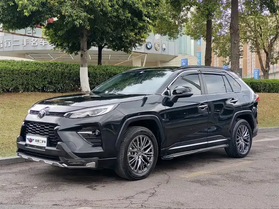 Toyota Wildlander Wildlander 2023 2.0L CVT 2WD Luxury PLUS Edition 2023 — фото 1, купить с доставкой в Москву
