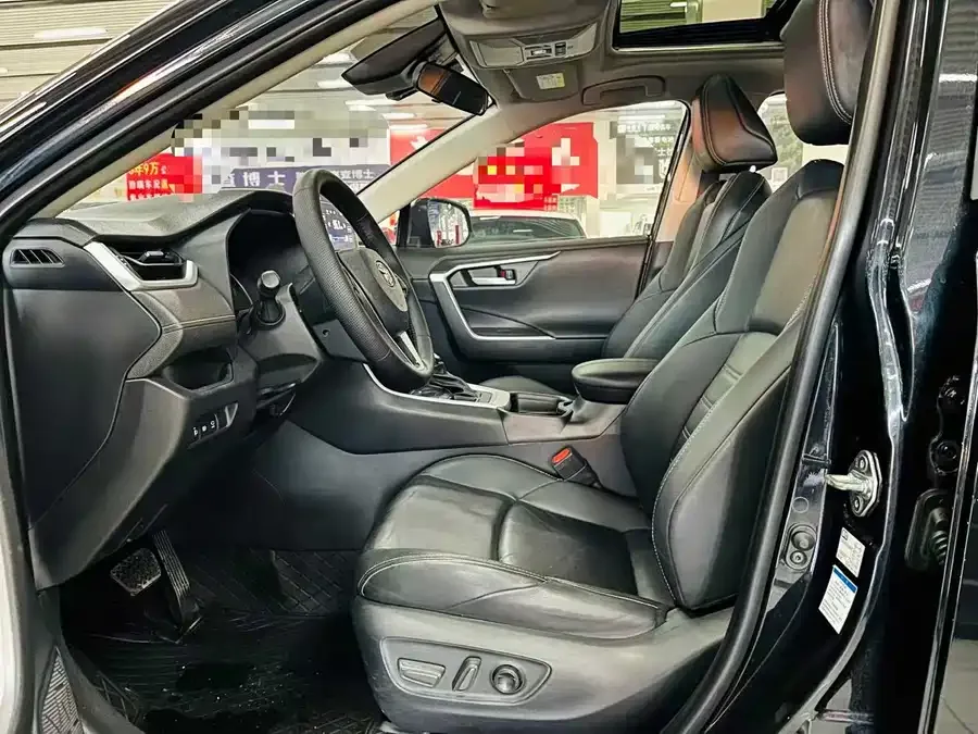 Toyota Wildlander Wildlander 2022 2.0L CVT 4WD Luxury PLUS Edition 2023 — миниатюра 4