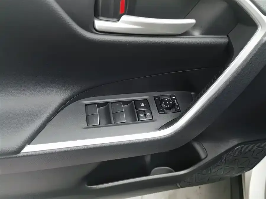 Toyota Wildlander Wildlander 2023 2.0L CVT 2WD Urban Edition 2023 — миниатюра 3