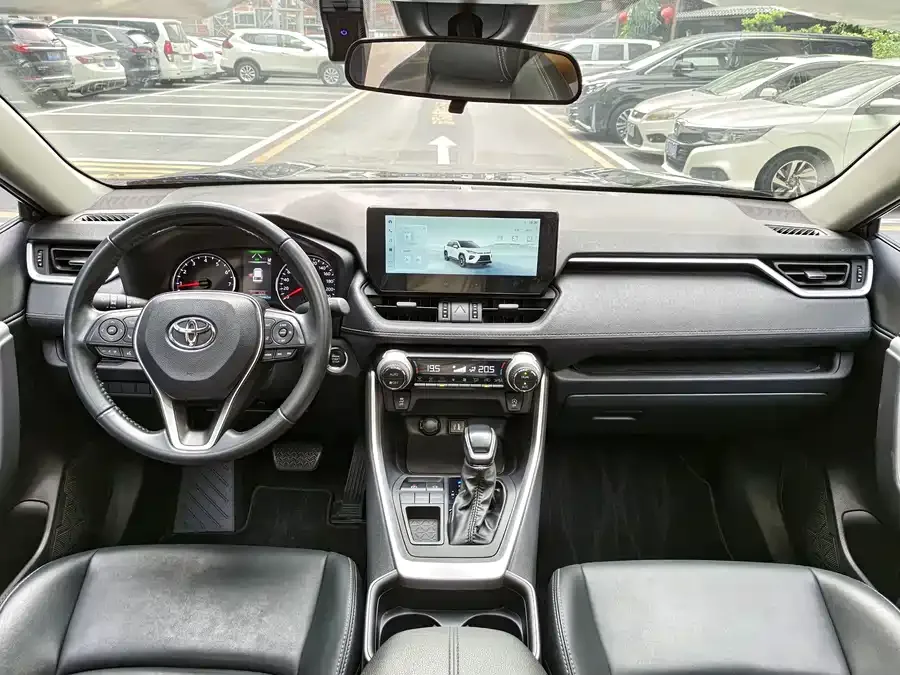 Toyota Wildlander Wildlander 2023 2.0L CVT 2WD Urban Edition 2024 — миниатюра 2