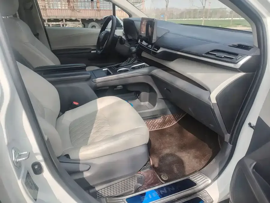Toyota Sienna SIENNA 2021 2.5L Hybrid Comfort Edition 2023 — миниатюра 2