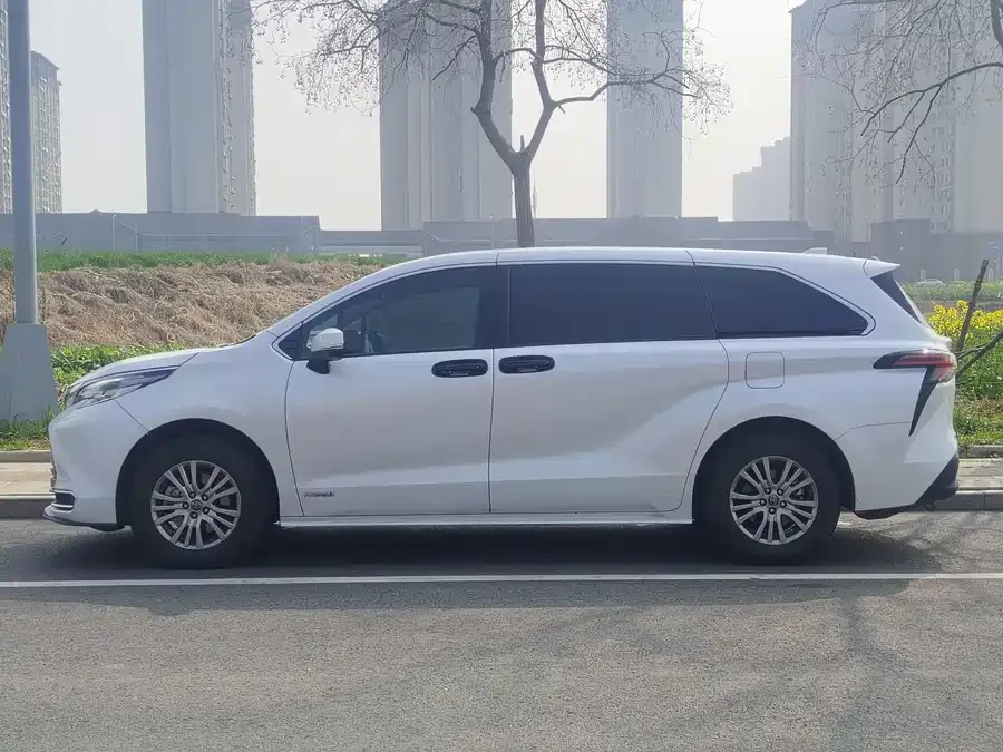 Toyota Sienna SIENNA 2021 2.5L Hybrid Comfort Edition 2023 — миниатюра 3