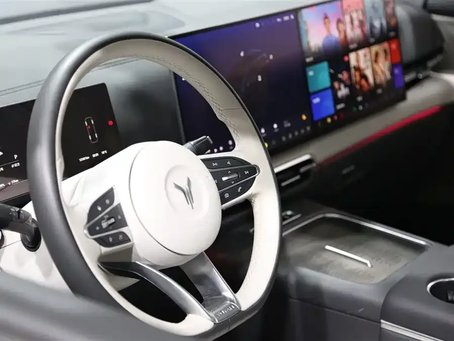 Voyah Lantu Dreamer Lantu Dreamer 2025 PHEV 4WD Flagship Kunpeng Edition 2025 — миниатюра 2
