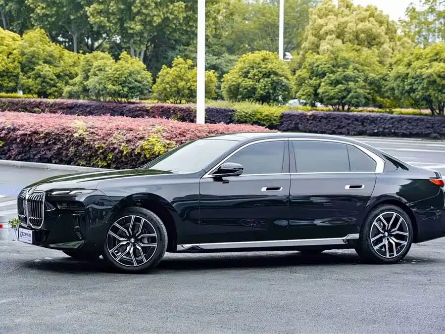 BMW 7 Series 2026 BMW 7 Series 735Li M Sport Package 2026 — миниатюра 2