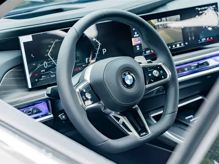 BMW 7 Series 2026 BMW 7 Series 735Li M Sport Package 2026 — миниатюра 3