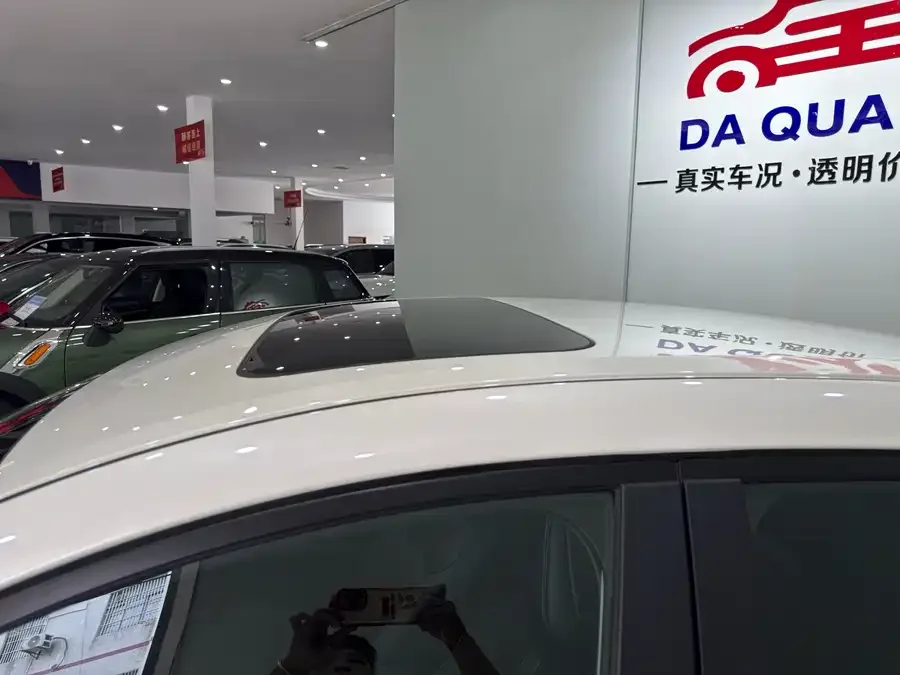 Nissan Sylphy Sylphy 2023 1.6L CVT Enjoy Edition 2024 — миниатюра 3