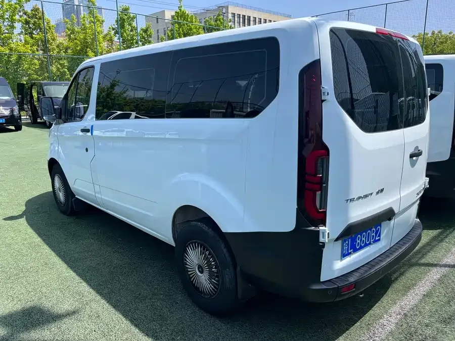 Ford Transit Transit 2023 2.0T diesel automatic multi-purpose commercial vehicle short axle low roof 5/6 seats 2023 — миниатюра 3