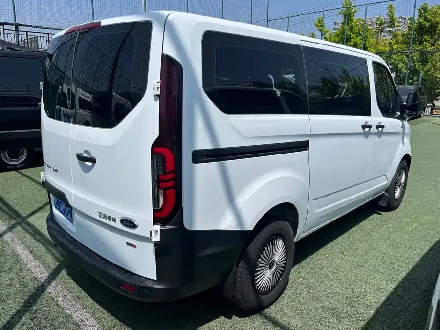 Ford Transit Transit 2023 2.0T diesel automatic multi-purpose commercial vehicle short axle low roof 5/6 seats 2023 — миниатюра 5