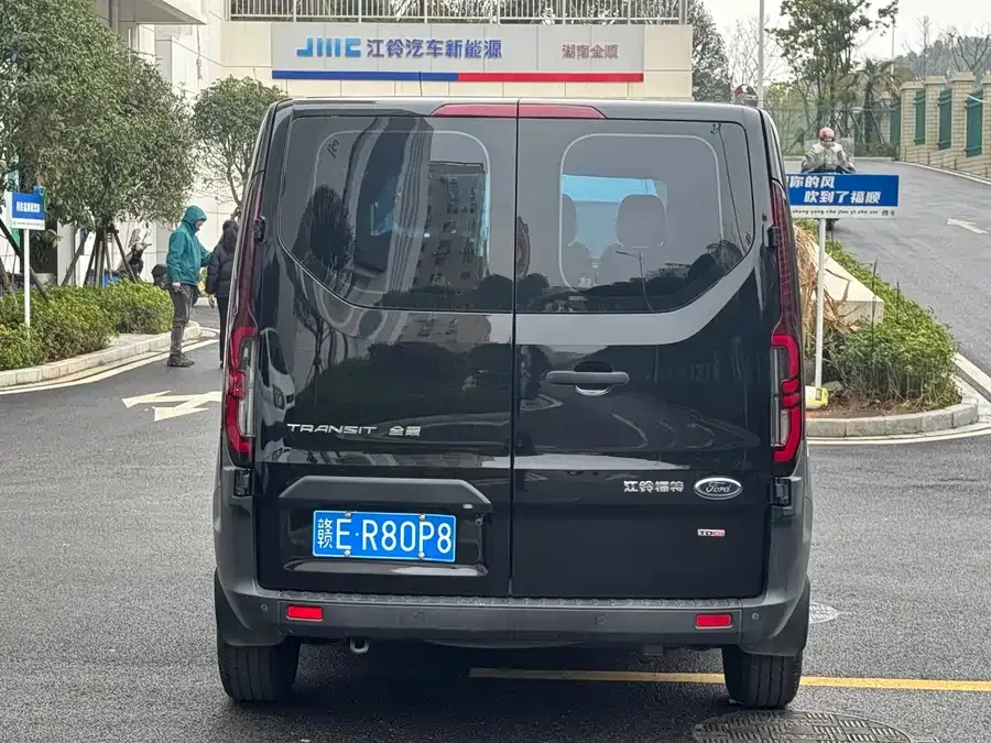 Ford Transit Transit 2023 2.0T diesel manual multi-purpose commercial vehicle mid-axle low roof 5/6 seats 2023 — миниатюра 2