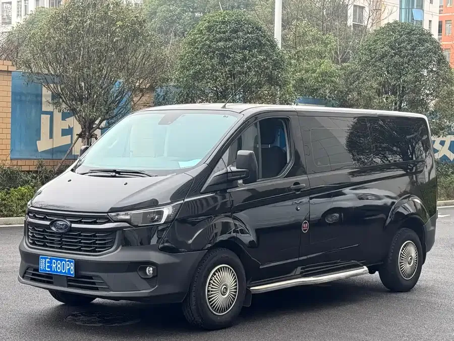 Ford Transit Transit 2023 2.0T diesel manual multi-purpose commercial vehicle mid-axle low roof 5/6 seats 2023 — фото 1, купить с доставкой в Москву