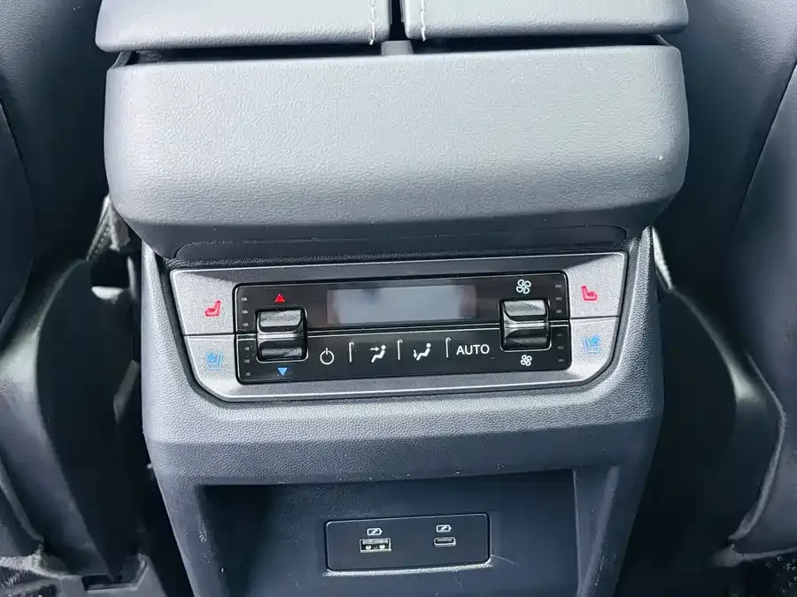Ford Edge 2025 Sharp L 2.0T EcoBoost E Hybrid 4WD 7-seater Ultimate Edition 2025 — миниатюра 4