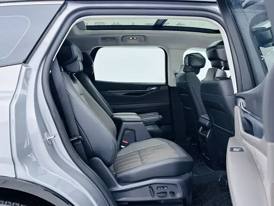Ford Edge 2025 Sharp L 2.0T EcoBoost E Hybrid 4WD 7-seater Ultimate Edition 2025 — миниатюра 5