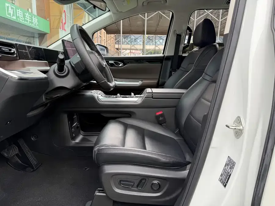 GAC Trumpchi E8 New Energy Trumpchi E8 New Energy 2024 Model 150km MAX 2024 — миниатюра 2