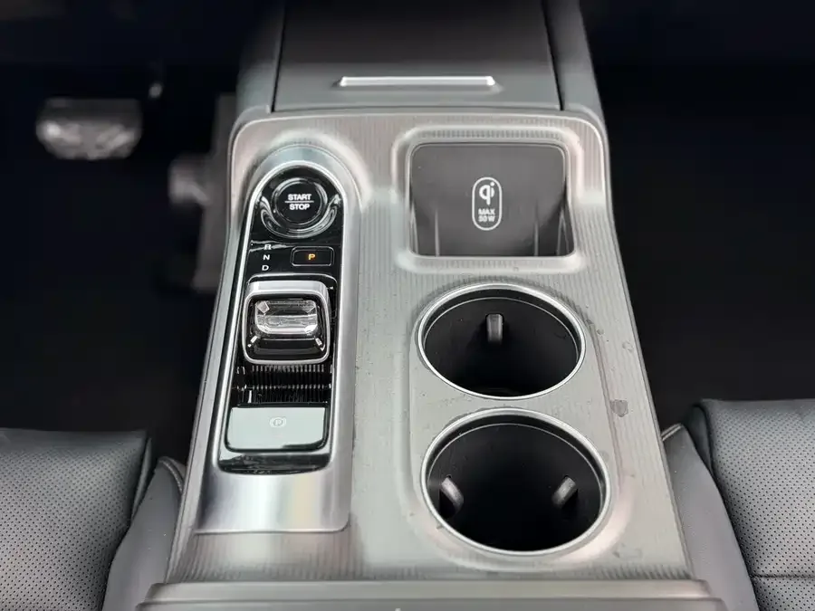 GAC Trumpchi E8 New Energy Trumpchi E8 New Energy 2024 Model 150km MAX 2024 — миниатюра 4